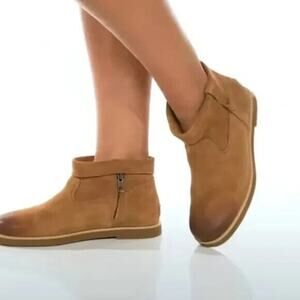 NEW‎ UGG JOSEFENE SHORT CUFF BOOTS SIZE US 9.5 CHESTNUT BROWN $150